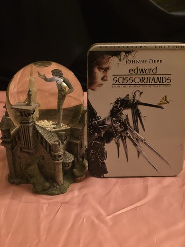 Edward scissorhands snow globe - snow,